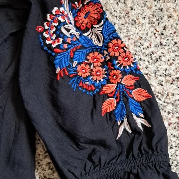 Embroidered sleeved shirt. - Picture 5 of 6